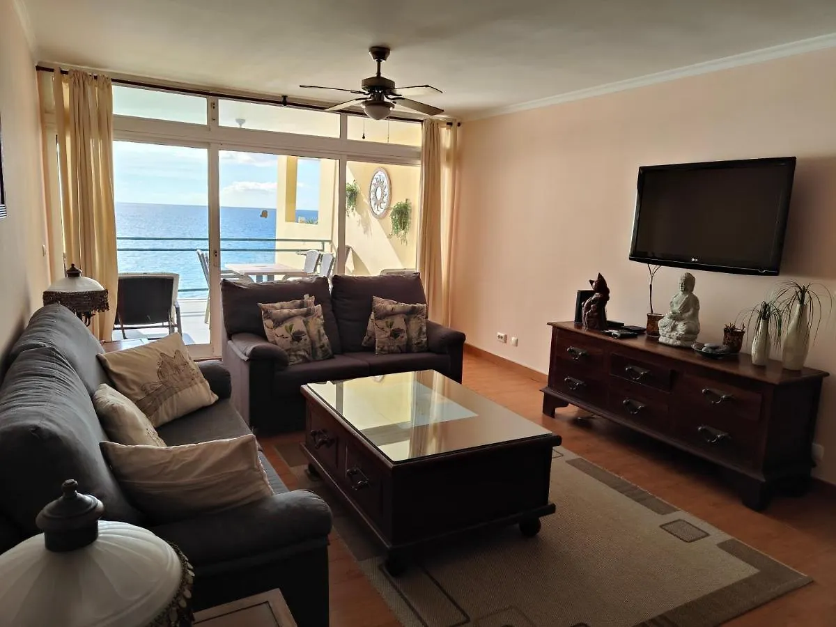By The Beach & Pool Apartment Funchal