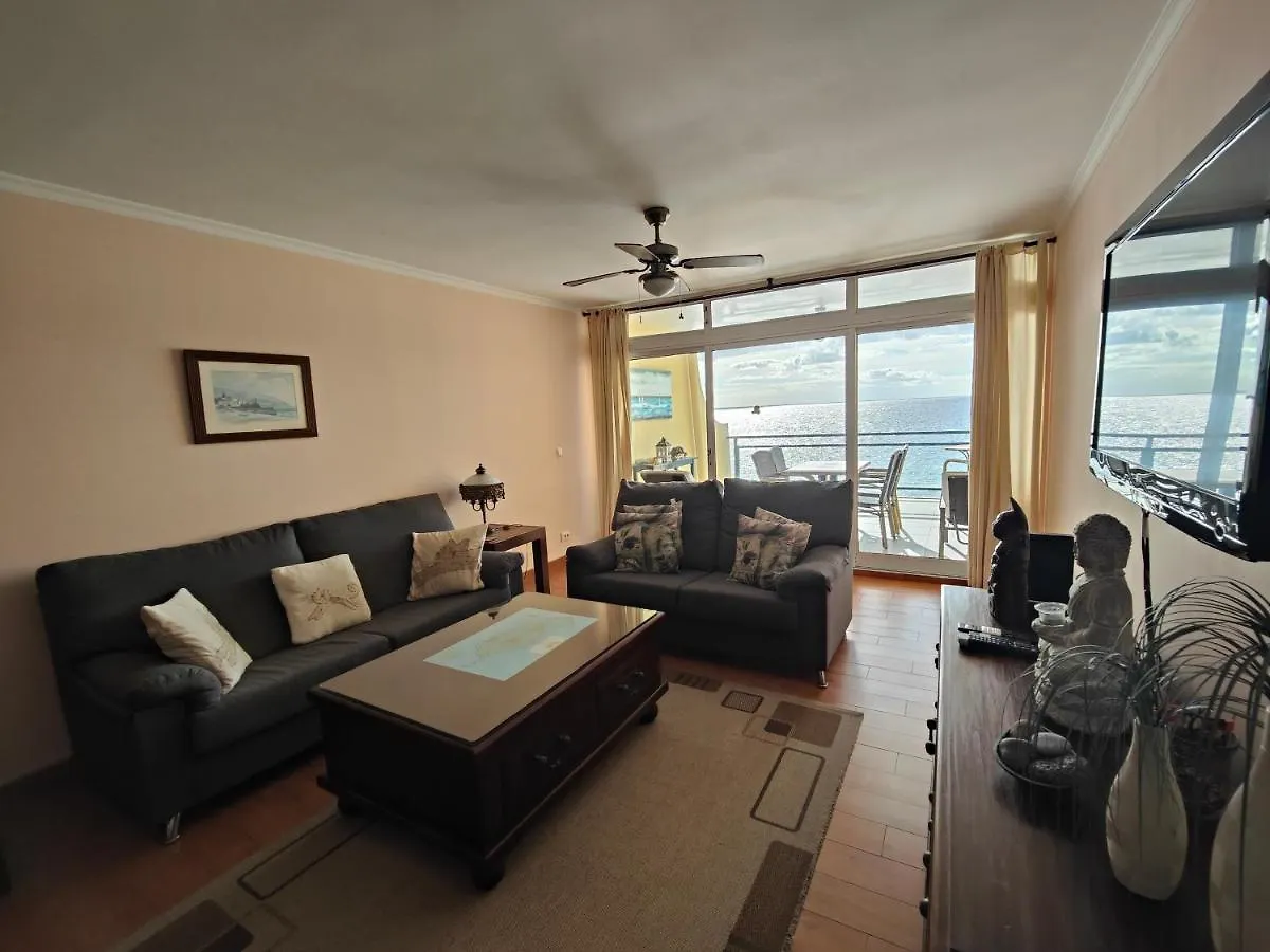 By The Beach & Pool Apartment فونشال 0*,  البرتغال