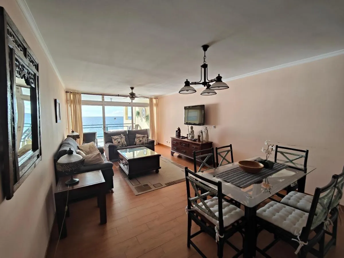 By The Beach & Pool Apartment فونشال البرتغال
