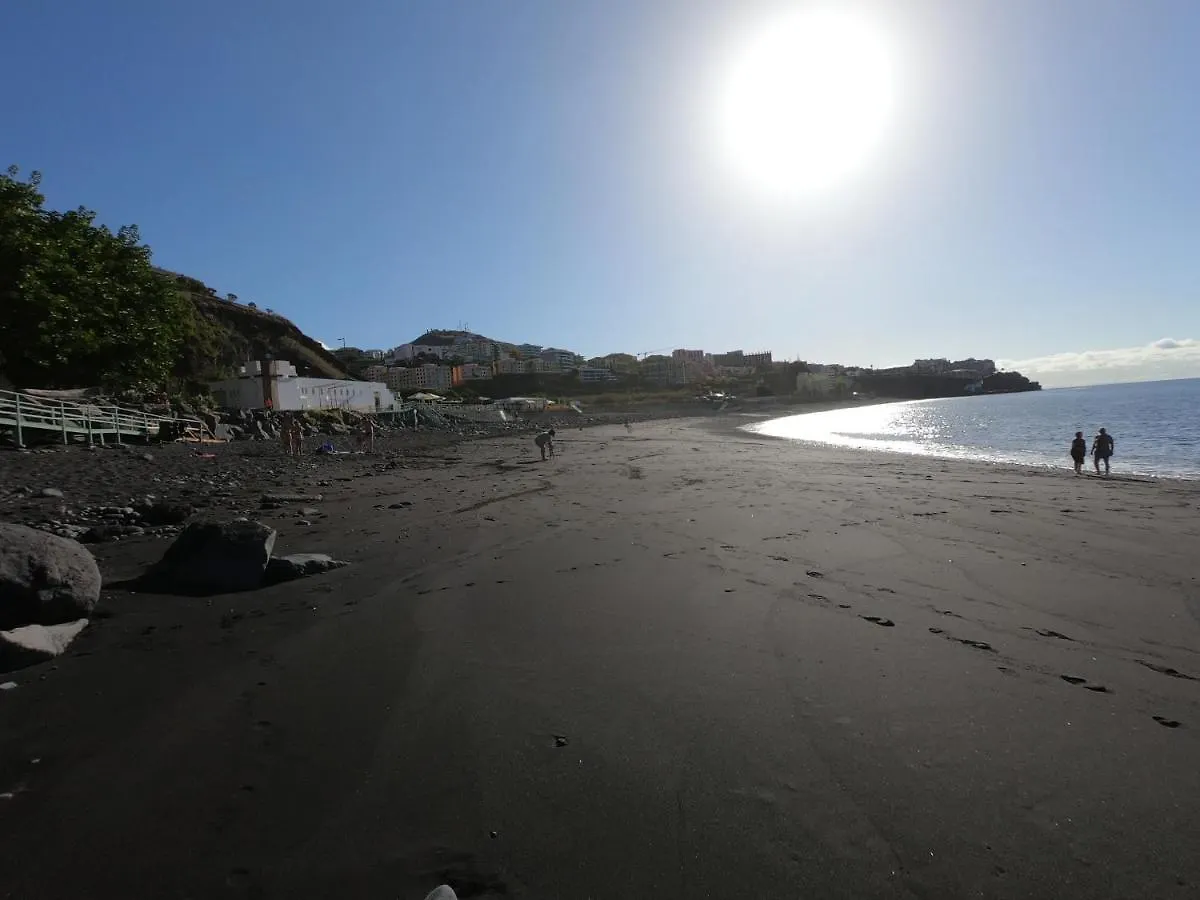 By The Beach & Pool Apartment Funchal