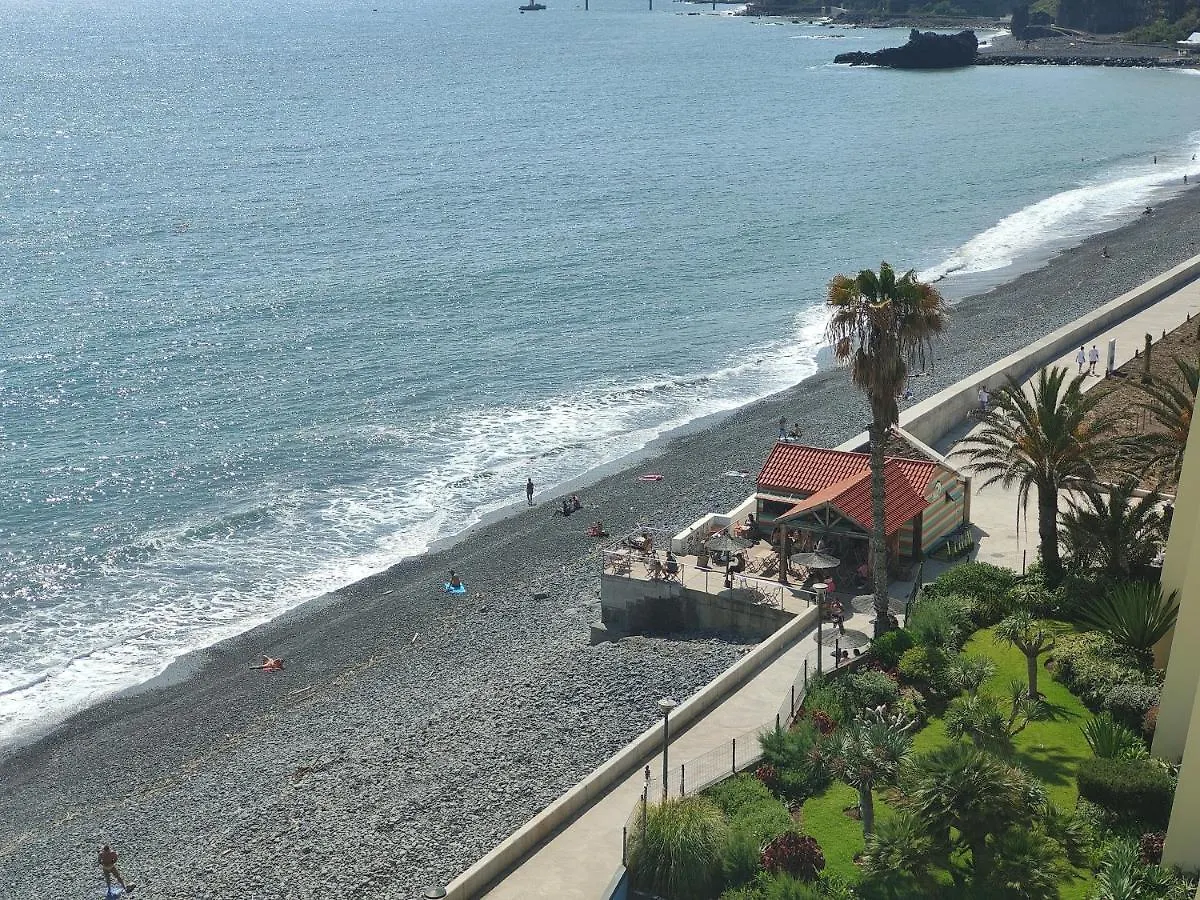 By The Beach & Pool Apartment Funchal