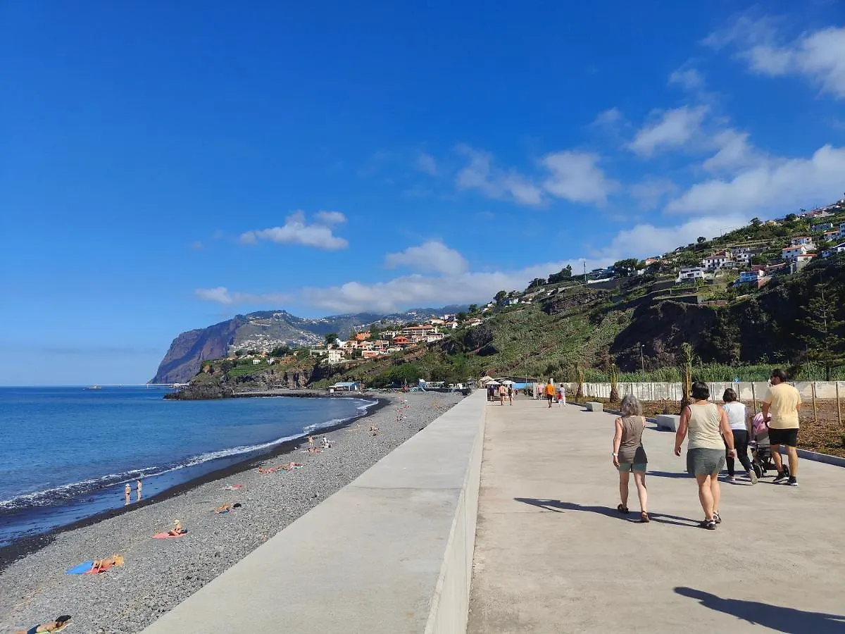 By The Beach & Pool Apartment Funchal