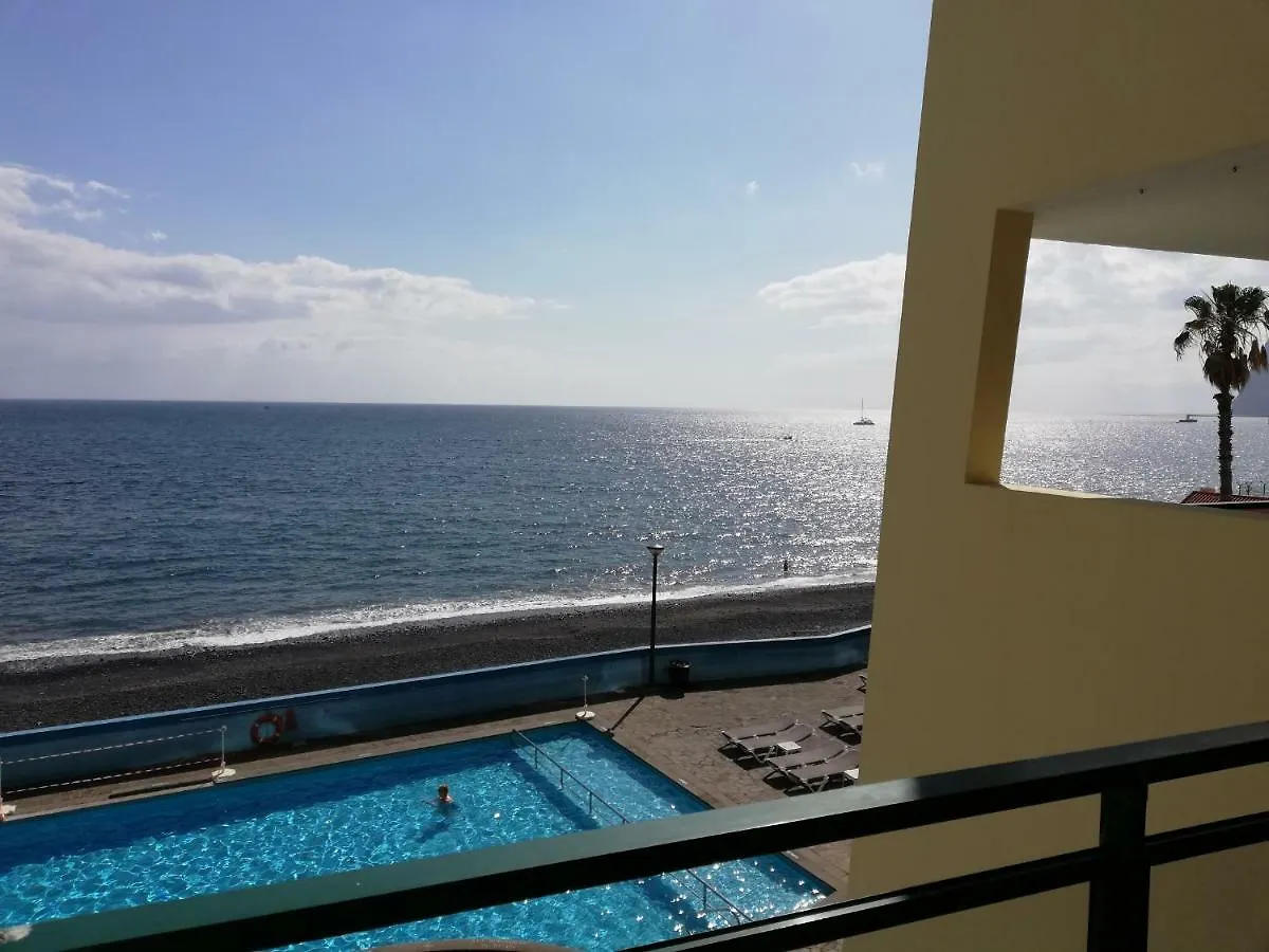 By The Beach & Pool Apartment Funchal