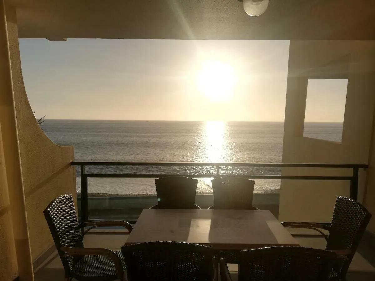 By The Beach & Pool Apartment Funchal