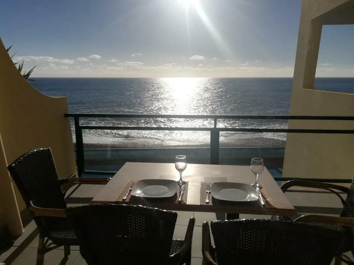 By The Beach & Pool Apartment Funchal