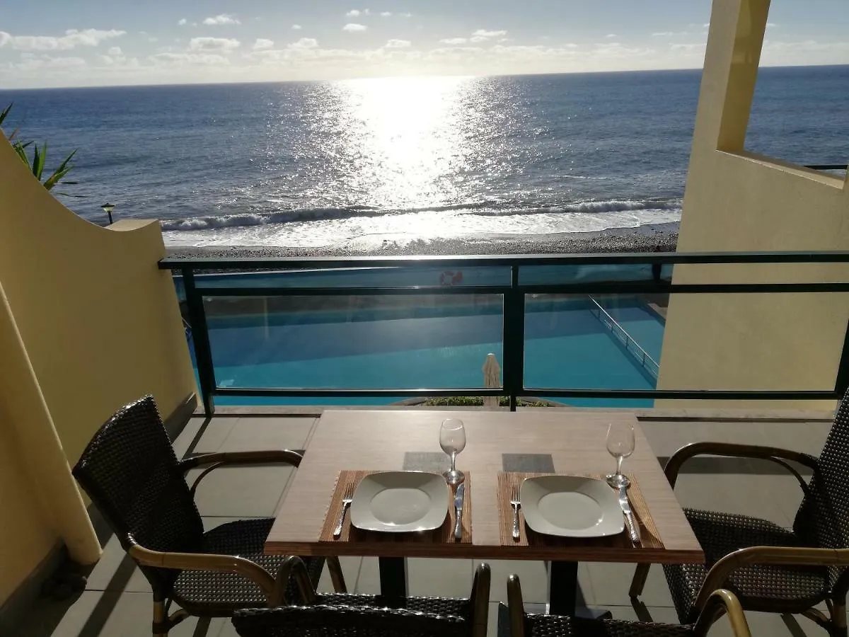 By The Beach & Pool Apartment contacts