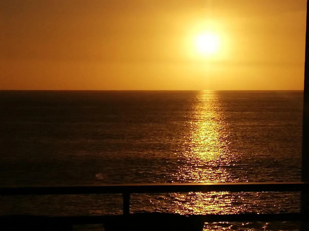 By The Beach & Pool Apartment Funchal