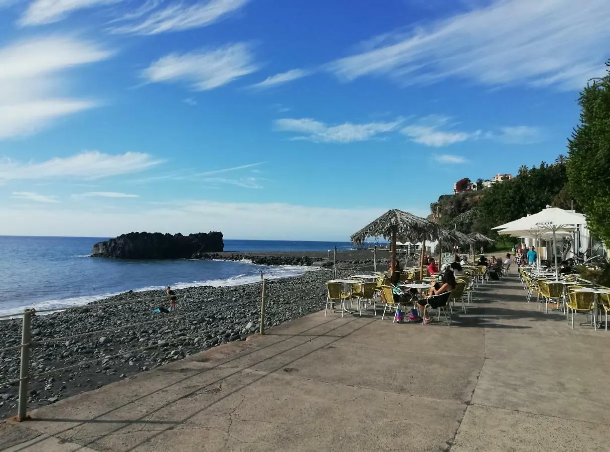 By The Beach & Pool Apartment Funchal