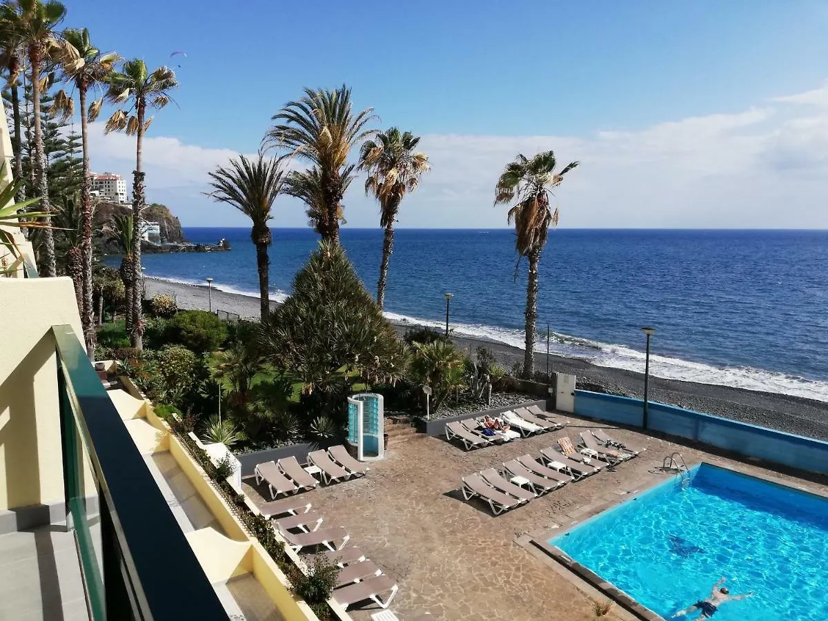 By The Beach & Pool Apartment Funchal