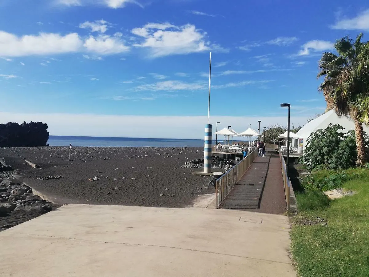 By The Beach & Pool Apartment Funchal