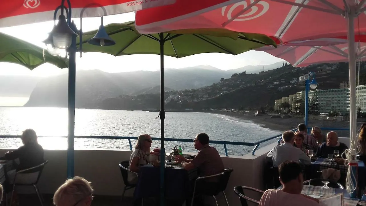 By The Beach & Pool Apartment Funchal