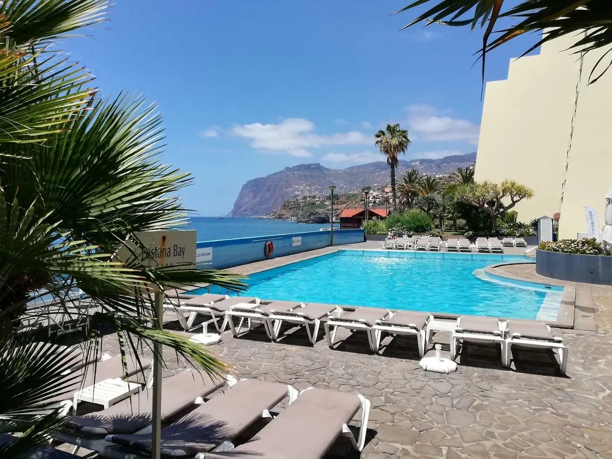 By The Beach & Pool Apartment Funchal